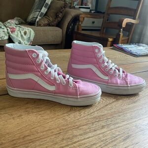 Newer high top Vans!! Very clean and ready to wear!!